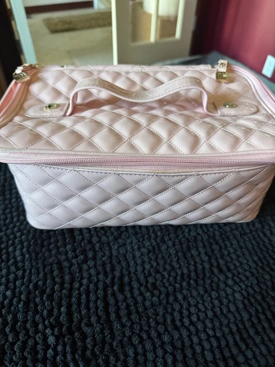 Victoria's Secret Quilted Light Pink Cosmetic Case with Top Handle - Picture 1 of 8